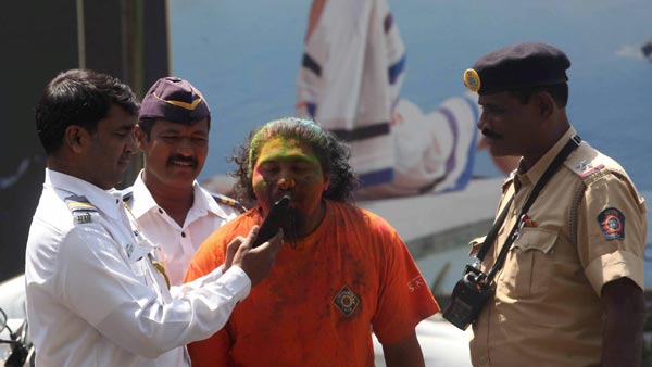 என்னங்க 7, 8 ரவுண்ட் போட்டவன்னால ஒரு ரவுண்ட் அடிக்க முடியாதா? பயணிகளை பதற வைத்த பஸ் டிரைவர்..