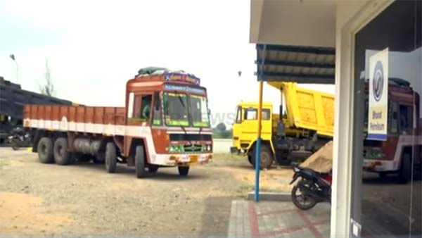 டிஜிட்டல் இந்தியாவில் கோளாறு; சுங்கசாவடி பாஸ்ட் டேக் கார்டில் இருந்த பணம் கொள்ளை