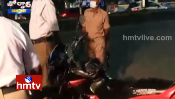 செல்போனில் பேசி கொண்ட பைக் ஓட்டியவருக்கு ரூ 31,556 அபராதம், அதிரடி வசூல் வேட்டையில் இறங்கிய போலீஸ்..!