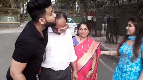 பெற்றோர்களின் கனவை நிறைவேற்ற மகன் கொடுத்த சர்ப்ரைஸ் பரிசு... வைரலாகும் நெகிழ்ச்சி வீடியோ...