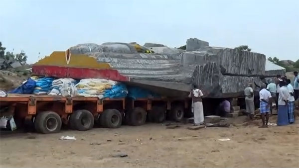 380 டன் ராமர் சிலையை அசால்ட்டாக இழுத்து வரும் வால்வோ புல்லர் டிரக்!
