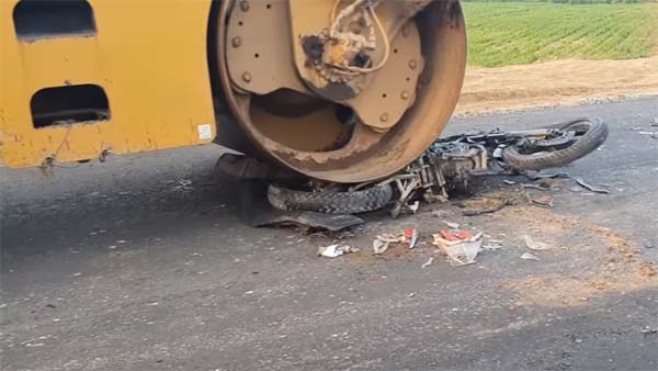 சிபிஇஸட் பைக் மீது ஏறிய ரோட் ரோலர், சிபிஇஸட் பைக் மீது ஏறிய ரோட் ரோலர்,