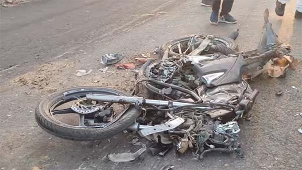 சிபிஇஸட் பைக் மீது ஏறிய ரோட் ரோலர், சிபிஇஸட் பைக் மீது ஏறிய ரோட் ரோலர்,