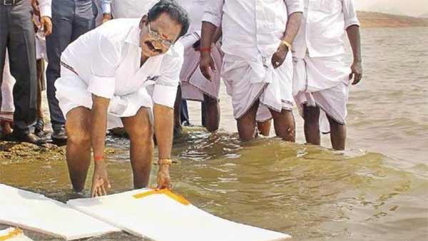 மக்கள் முன் கண் கலங்கிய செல்லூர் ராஜூ... எதற்காக என தெரிந்தால் இனி இவரை கிண்டல் செய்ய மாட்டீர்கள்... மக்கள் முன் கண் கலங்கிய செல்லூர் ராஜூ... எதற்காக என தெரிந்தால் இனி இவரை கிண்டல் செய்ய மாட்டீர்கள்...