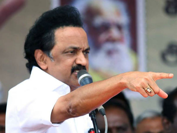 கர்நாடக அரசு பஸ்ஸை அடித்து நொறுக்கி பயணிகளிடம் அராஜகம்... யார் என தெரிந்தால் கோவப்படுவீர்கள்...