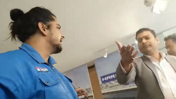 வாடிக்கையாளரை சரமாரியாக தாக்கிய டீலர்ஷிப் ஊழியர்கள்... காரணம் தெரிந்தால் அதிர்ச்சியடைவீர்கள்...