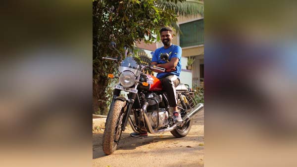 '96' பட இயக்குனருக்கு விஜய் சேதுபதியின் பரிசு.. விலை உயர்ந்த இந்த பைக்கை வழங்கியதற்கு காரணம் இதுதான்
