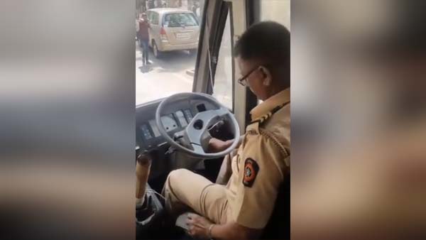 சக்கரத்திற்கு பதிலாக மரக்கட்டையை வைத்து வேனை இயக்கிய சாரதி: வைரல் வீடியோ...!