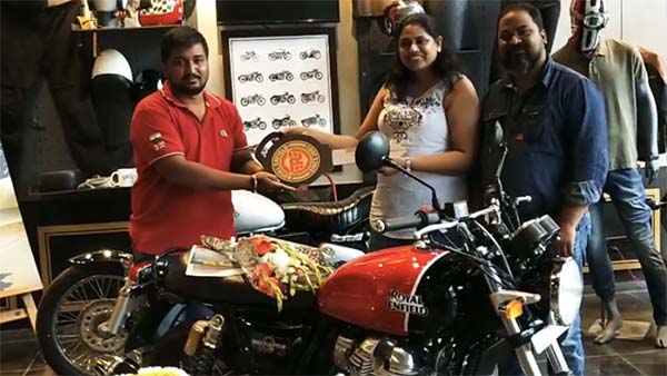 இந்த பைக்கை வாங்கிய இந்தியாவின் முதல் பெண் இவர்தான்... விலை தெரிந்தால் ஆச்சரியப்படுவீர்கள்... இந்த பைக்கை வாங்கிய இந்தியாவின் முதல் பெண் இவர்தான்... விலை தெரிந்தால் ஆச்சரியப்படுவீர்கள்...