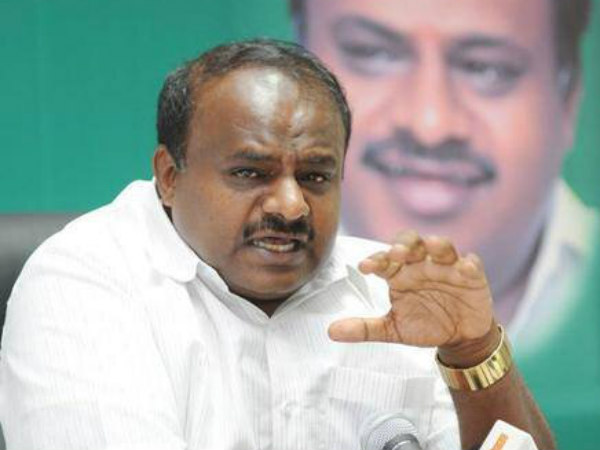 கர்நாடக முதல்வர் குமாரசாமி கார் மீது திடுக்கிடும் புகார்.. என்னவென்று தெரிந்தால் அதிர்ச்சியடைவீர்கள்