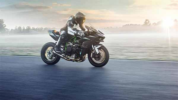 ரூ.72 லட்சம் மதிப்புடைய கவாஸாகி பைக் மும்பை வாடிக்கையாளருக்கு டெலிவிரி!