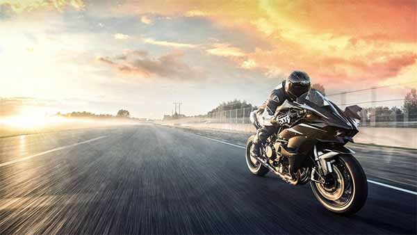 ரூ.72 லட்சம் மதிப்புடைய கவாஸாகி பைக் மும்பை வாடிக்கையாளருக்கு டெலிவிரி!