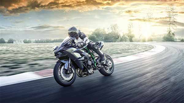 ரூ.72 லட்சம் மதிப்புடைய கவாஸாகி பைக் மும்பை வாடிக்கையாளருக்கு டெலிவிரி!