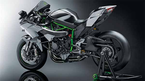 ரூ.72 லட்சம் மதிப்புடைய கவாஸாகி பைக் மும்பை வாடிக்கையாளருக்கு டெலிவிரி!
