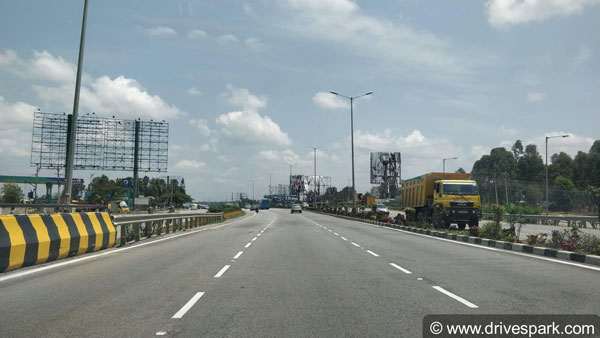 காரில் ஏற்பட்ட இந்த சிறு கோளாறுதான் 4 பேர் உயிரை பறித்தது? என்னவென்று தெரிந்தால் அதிர்ச்சியடைவீர்கள்
