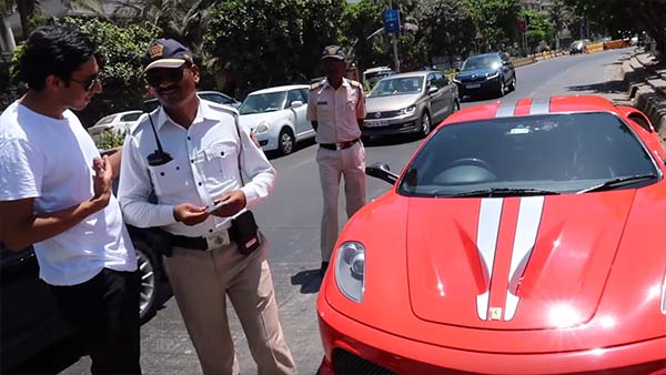 இந்தியாவின் முதல் ஃபெராரி காரை மடக்கிய போலீஸார்: ஏன் என தெரிந்தால் அதிர்ந்து போவீர்கள் - வீடியோ...!