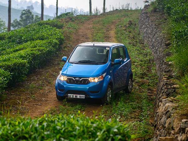 ரூ. 50 ஆயிரம் செலவில் இத்தனை கிலோமீட்டரா...? - வாயை பிளக்க வைக்கும் மஹிந்திரா இ2ஓ-வின் புதிய சாதனை...!