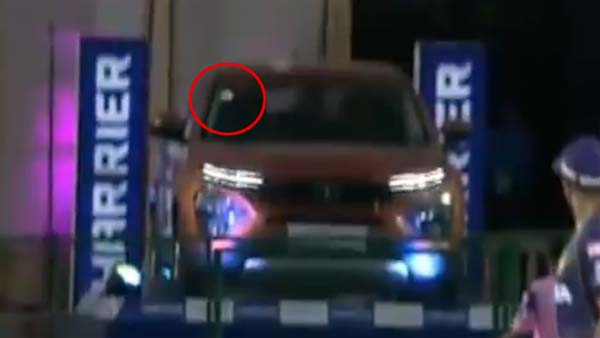 கிறிஸ் லின் சிக்சருக்கு விளாசிய பந்து எதை தாக்கியது தெரியுமா? சமூக வலை தளங்களில் வைரலாகும் வீடியோ