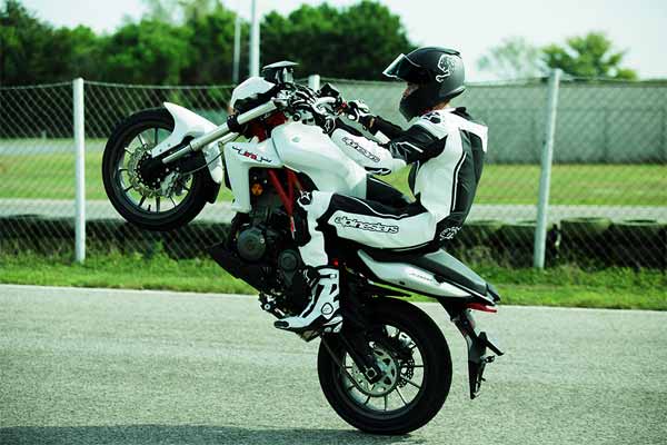 பெனெல்லி 300சிசி பைக்குகளின் விலை ரூ.60,000 குறைப்பு!