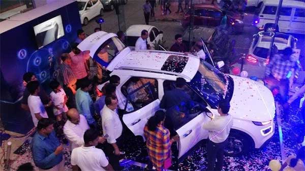 யாருமே நினைத்து பார்க்காத மிக குறைவான விலை... புதிய ஹூண்டாய் காருக்கு வரலாறு காணாத வரவேற்பு...