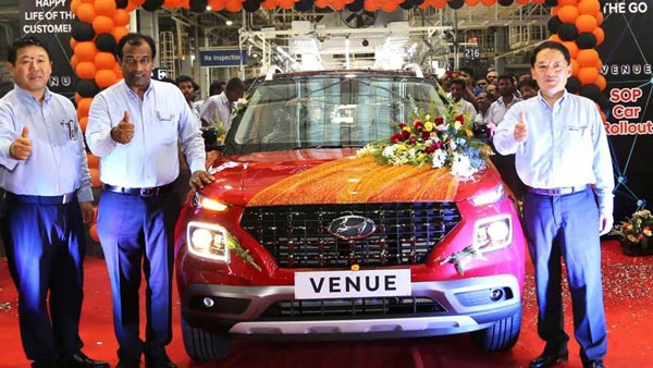 சென்னை ஆலையில் இருந்து பெரும் ஆரவாரத்திற்கு மத்தியில் வெளிவந்த முதல் ஹூண்டாய் வெனியூ... வீடியோ