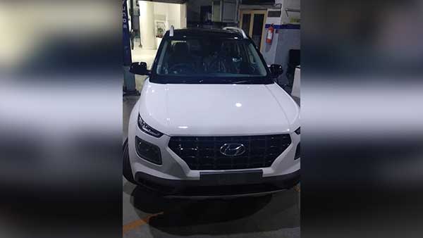 மலிவு விலை காரின் கூடுதல் சிறப்பான ரகத்தை டீலர்களுக்கு அனுப்பி வைத்த ஹூண்டாய்...!