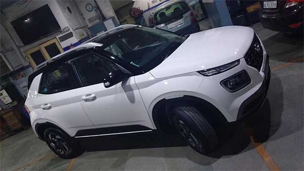 மலிவு விலை காரின் கூடுதல் சிறப்பான ரகத்தை டீலர்களுக்கு அனுப்பி வைத்த ஹூண்டாய்...!