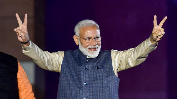 வெற்றி களிப்பில் பிரதமர் மோடி வலம் வந்த ஆடம்பர சொகுசு கார் இதுதான்... மிரள வைக்கும் அதிநவீன வசதிகள்
