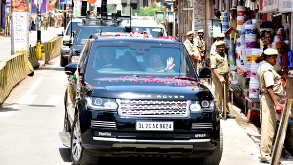 வெற்றி களிப்பில் பிரதமர் மோடி வலம் வந்த ஆடம்பர சொகுசு கார் இதுதான்... மிரள வைக்கும் அதிநவீன வசதிகள்