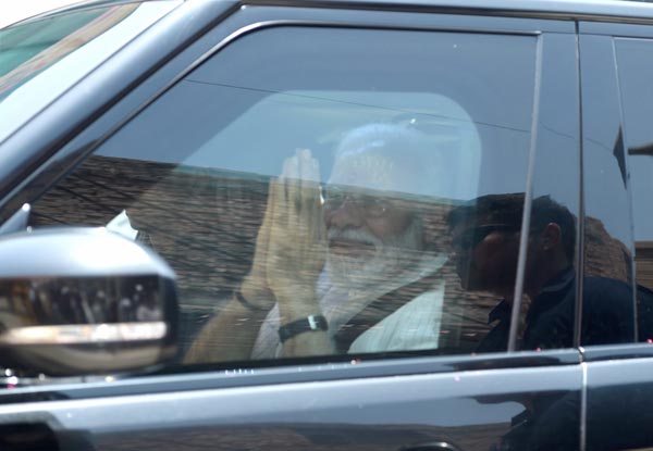 வெற்றி களிப்பில் பிரதமர் மோடி வலம் வந்த ஆடம்பர சொகுசு கார் இதுதான்... மிரள வைக்கும் அதிநவீன வசதிகள்