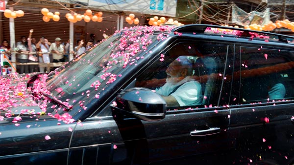 வெற்றி களிப்பில் பிரதமர் மோடி வலம் வந்த ஆடம்பர சொகுசு கார் இதுதான்... மிரள வைக்கும் அதிநவீன வசதிகள்