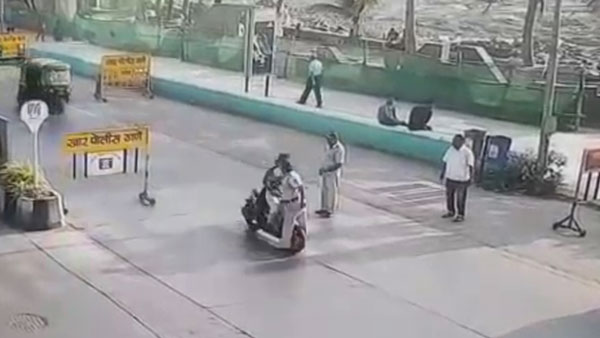 கை காட்டி நிறுத்த முயன்ற போலீஸ்காரர் மீது டூவீலரை ஏற்றிய இளைஞர்... தெரிந்தே செய்த வீடியோ வைரல்...