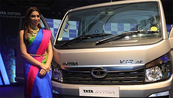இனி இந்திய சாலைகளை ஆளப்போகும் மினி ட்ரக் இதுதான்: டாடா இன்ட்ரா விற்பனைக்கு அறிமுகம்!