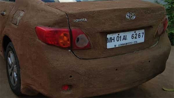 மாட்டு சாணத்தால் காரை கோட்டிங் செய்த மோடி ஊர்க்காரர்... எதற்காக என தெரிந்தால் திகைத்து போவீர்கள்...