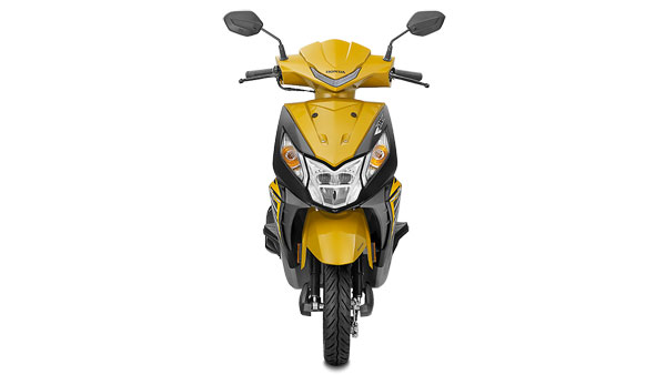 யாரென்றே தெரியாத பெண்ணுடன் நடுரோட்டில் அட்டகாசம் செய்த வாலிபரின் வீடியோ வைரல்... அதிர்ச்சி பின்னணி