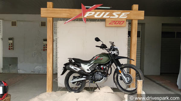 ஷோரூம்களை வந்தடைந்த ஹீரோ எக்ஸ்பல்ஸ் 200 பைக்குகள்... விரைவில் தொடங்கும் டெலிவரி!