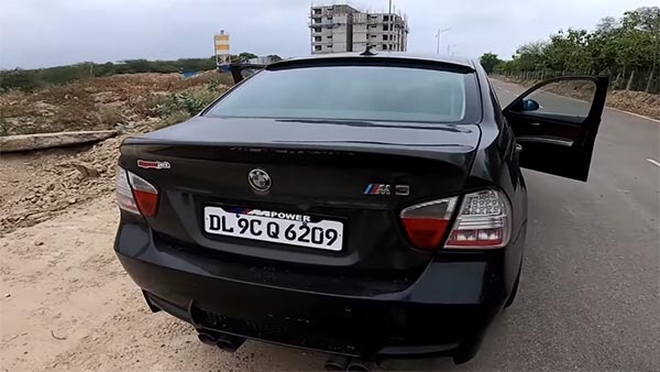 பிஎம்டபிள்யூ 320டி காருடன் போட்டியிட்ட கேடிஎம் 390 ட்யூக்: ஆச்சரியம் அளிக்கும் போட்டி முடிவு... வீடியோ!