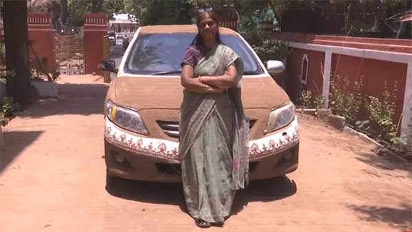 வைரலாகும் மாட்டு சாணி கோட்டிங்: மஹிந்திரா காரை சாணியால் பூசி மொழுகிய கேன்சர் மருத்துவர்...!