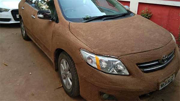 வைரலாகும் மாட்டு சாணி கோட்டிங்: மஹிந்திரா காரை சாணியால் பூசி மொழுகிய கேன்சர் மருத்துவர்...!