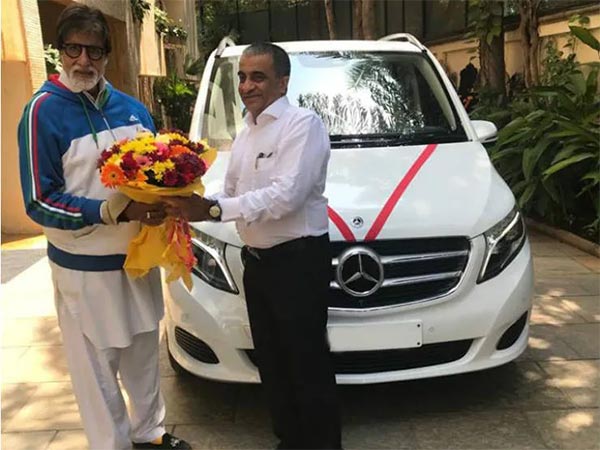பாலிவுட் சூப்பர் ஸ்டார் அமிதாப் பச்சன் வீட்டில் குவிந்துகிடக்கும் சொகுசு கார்களின் அணி வகுப்பு... என்னென்ன கார் வச்சிருக்கார் தெரியுமா?