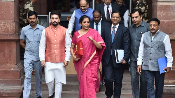 சலுகைகளை வாரி வழங்கும் அரசு... இந்தியாவில் விரைவில் களமிறங்கவுள்ள 5 சிறந்த எலெக்ட்ரிக் கார்கள்...