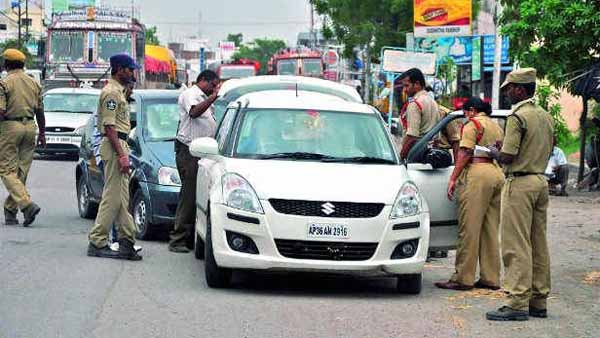 52 இ-செல்லாண்களுடன் போலீஸை ஏமாற்றி வந்த ஃபுட் டெலிவரி பாய்: சிக்கியது எப்படி...?