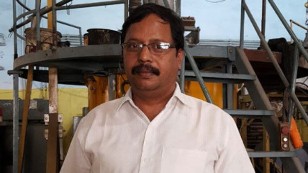 மிக மலிவான விலையில் பெட்ரோல் விற்பனை செய்யும் பேராசிரியர்... எவ்வளவு என தெரிந்தால் நம்ப மாட்டீர்கள்