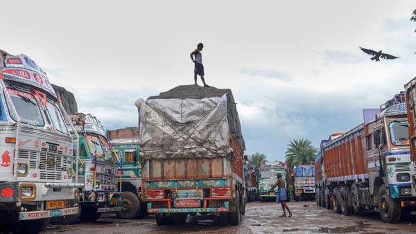 டோல்கேட்டில் திடீரென அமலுக்கு கொண்டு வரப்பட்ட புதிய திட்டம்... அரசின் அதிரடிக்கு காரணம் இதுதான்...