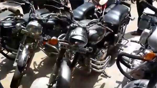 போலீஸாரின் செயலால் கடுப்பாகிய வாகன ஓட்டிகள்: வைரலாகும் புகைப்படம்...!