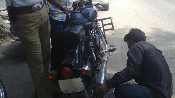 போலீஸாரின் செயலால் கடுப்பாகிய வாகன ஓட்டிகள்: வைரலாகும் புகைப்படம்...!