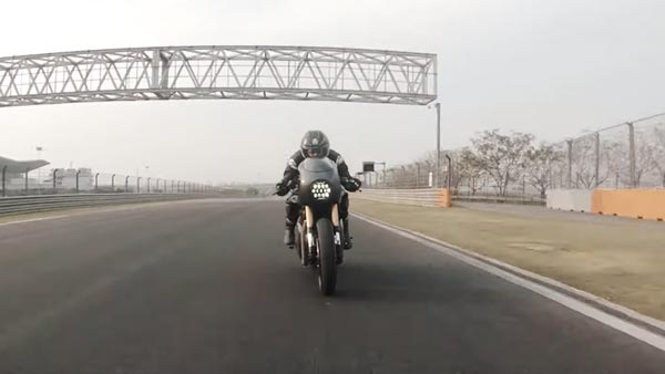 ரூ. 4 லட்சத்தில் டுகாட்டி பைக்காக மாறிய ராயல் என்பீல்டு 650 பைக்... வீடியோ...!
