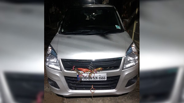 மாணவிக்கு போலீசார் அபராதம் விதித்தது இதற்குதான்... சிரித்து வயிறு புண் ஆனால் நிர்வாகம் பொறுப்பல்ல!!