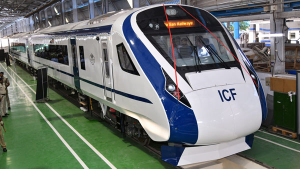 டிரெயின் 19... படுக்கை வசதியுடன் உருவாகும் இந்தியாவின் அதிவேக ரயில்!