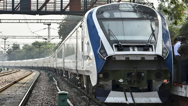 டிரெயின் 19... படுக்கை வசதியுடன் உருவாகும் இந்தியாவின் அதிவேக ரயில்!